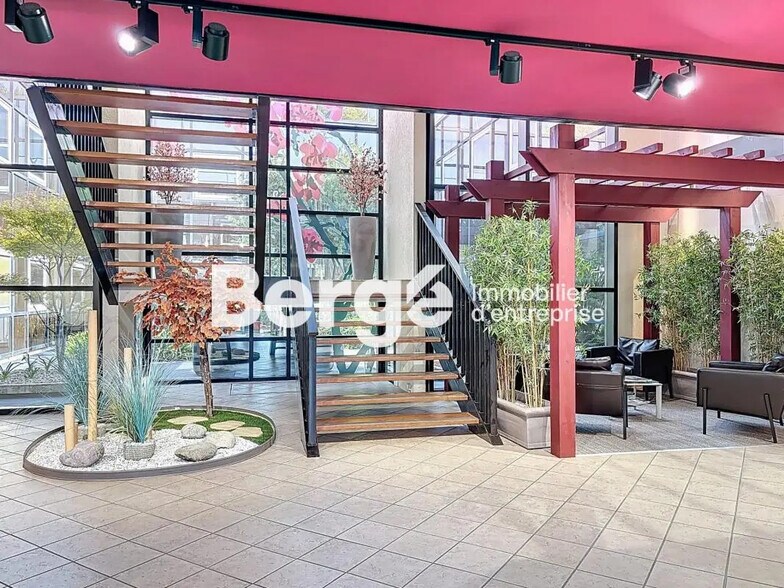 Bureau dans SOPHIA ANTIPOLIS à louer - Photo de l’immeuble – Image 2 sur 13