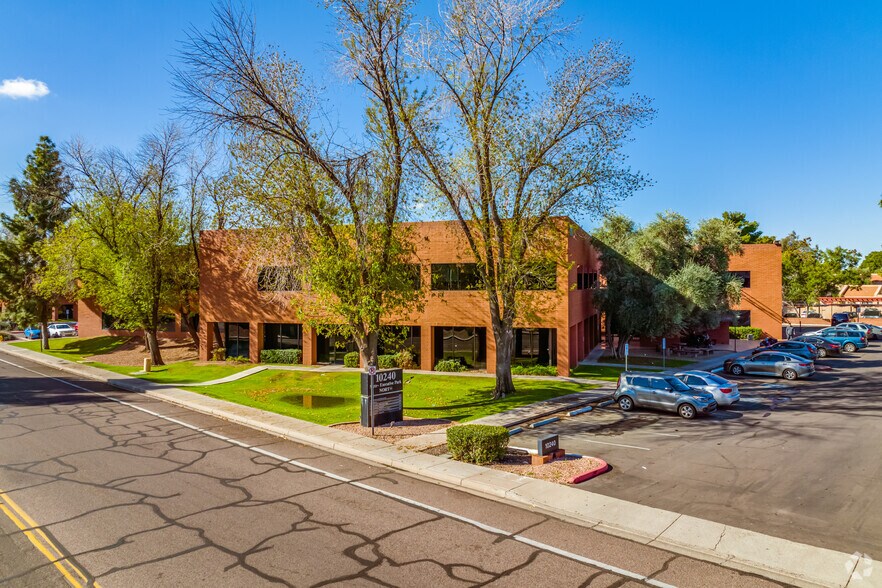10240 N 31st Ave, Phoenix, AZ à louer - Photo de l’immeuble – Image 3 sur 11