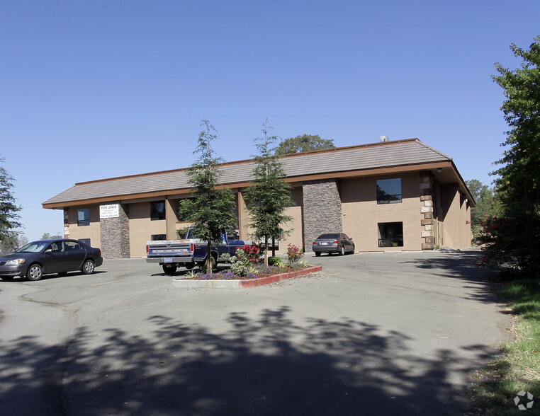 12183 Locksley Ln, Auburn, CA à louer - Photo de l’immeuble – Image 2 sur 22
