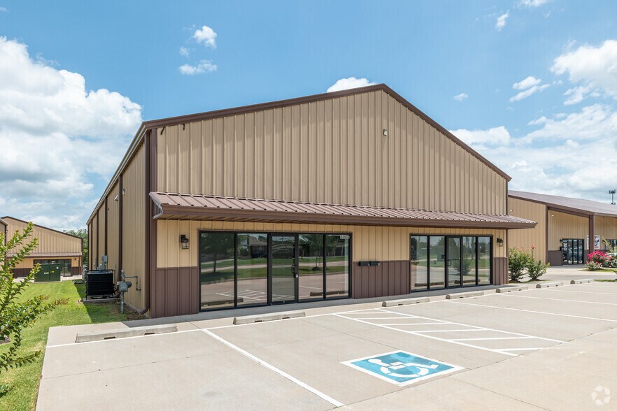 8810-8880 S Sunnylane Rd portefeuille de 7 biens à vendre sur LoopNet.fr - Photo de l’immeuble – Image 3 sur 27