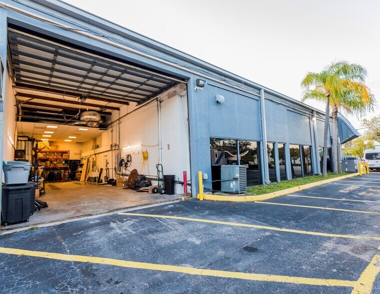 10130 NW 47th St, Sunrise, FL à vendre - Photo de l’immeuble – Image 3 sur 23