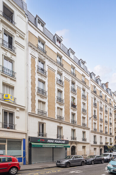 Immeuble residentiel dans Paris à vendre - Photo principale – Image 1 sur 1