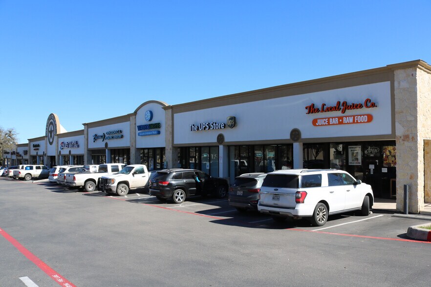 215 W Bandera Rd, Boerne, TX à louer - Photo de l’immeuble – Image 2 sur 6