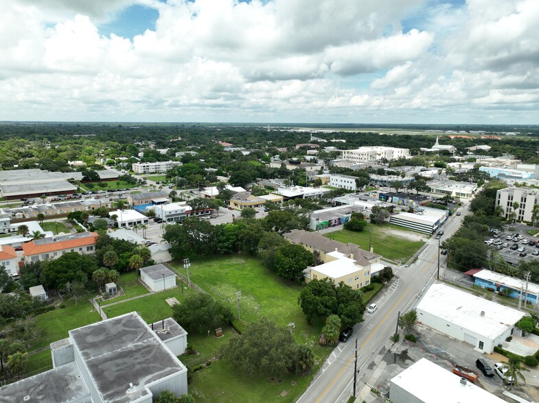 1865 Old Dixie Hwy, Vero Beach, FL à louer - Photo principale – Image 2 sur 5