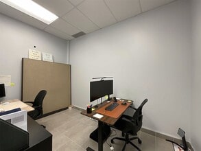 4293-4345 Des Laurentides (A-15) E, Laval, QC à louer Photo intérieure– Image 2 sur 8