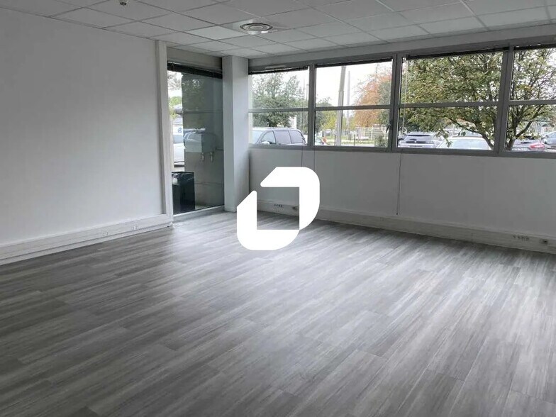 Bureau dans Mérignac à louer - Photo de l’immeuble – Image 3 sur 11