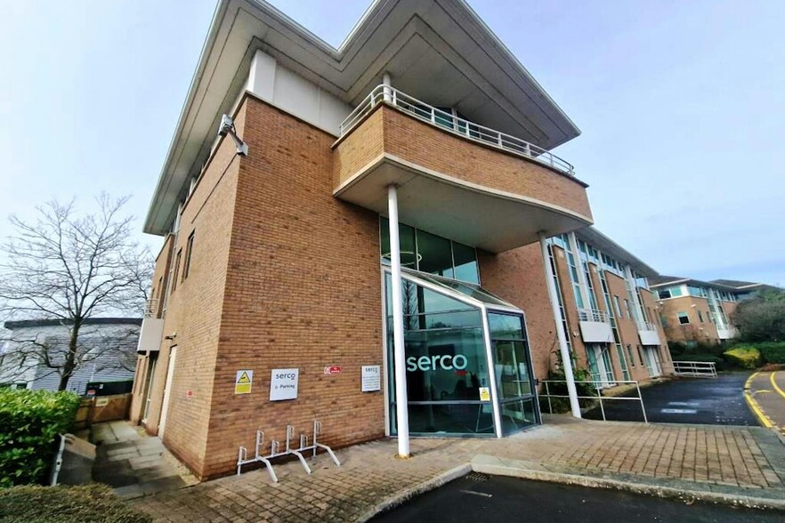 16 Bartley Way, Hook à louer - Photo de l’immeuble – Image 2 sur 6