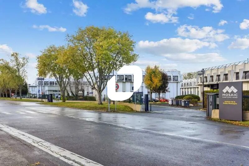 Bureau dans Évry-Courcouronnes à louer - Photo de l’immeuble – Image 3 sur 16