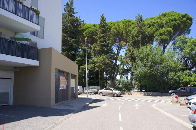 Plus de détails pour Local commercial à louer