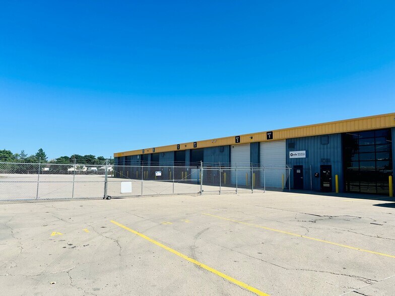 5245 E 69th Ave, Commerce City, CO à louer - Photo de l’immeuble – Image 2 sur 26