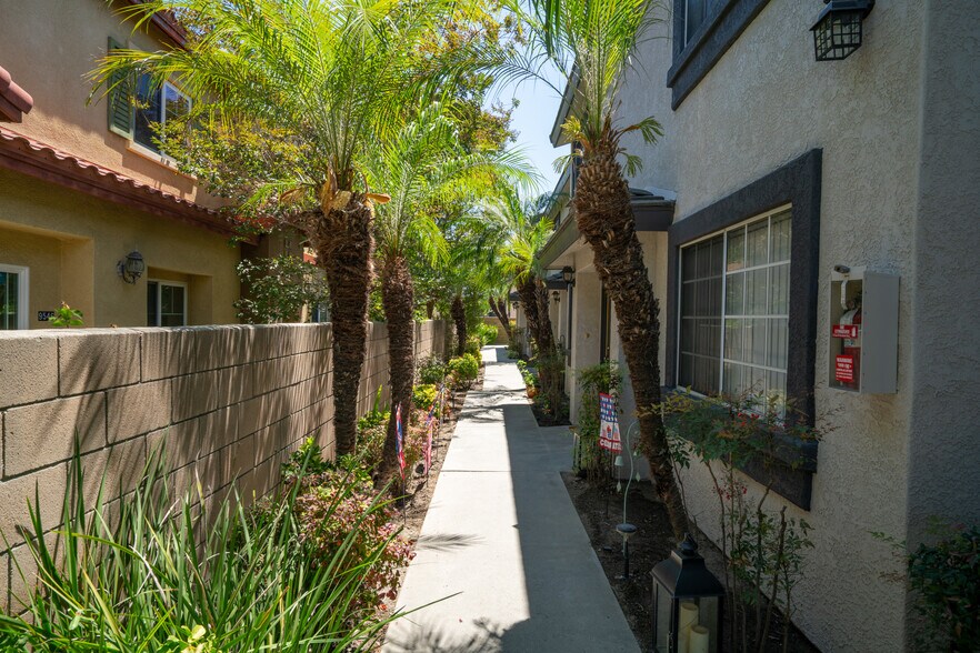 9556-9568 Walker St, Cypress, CA à vendre - Photo de l’immeuble – Image 3 sur 18