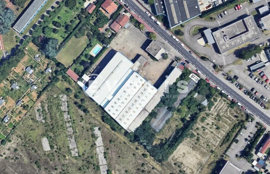 Local d’activités dans Saint-Priest à louer - Photo de l’immeuble – Image 2 sur 18