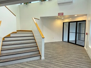 4 Tinkham Ave, Derry, NH à louer Photo intérieure– Image 2 sur 2