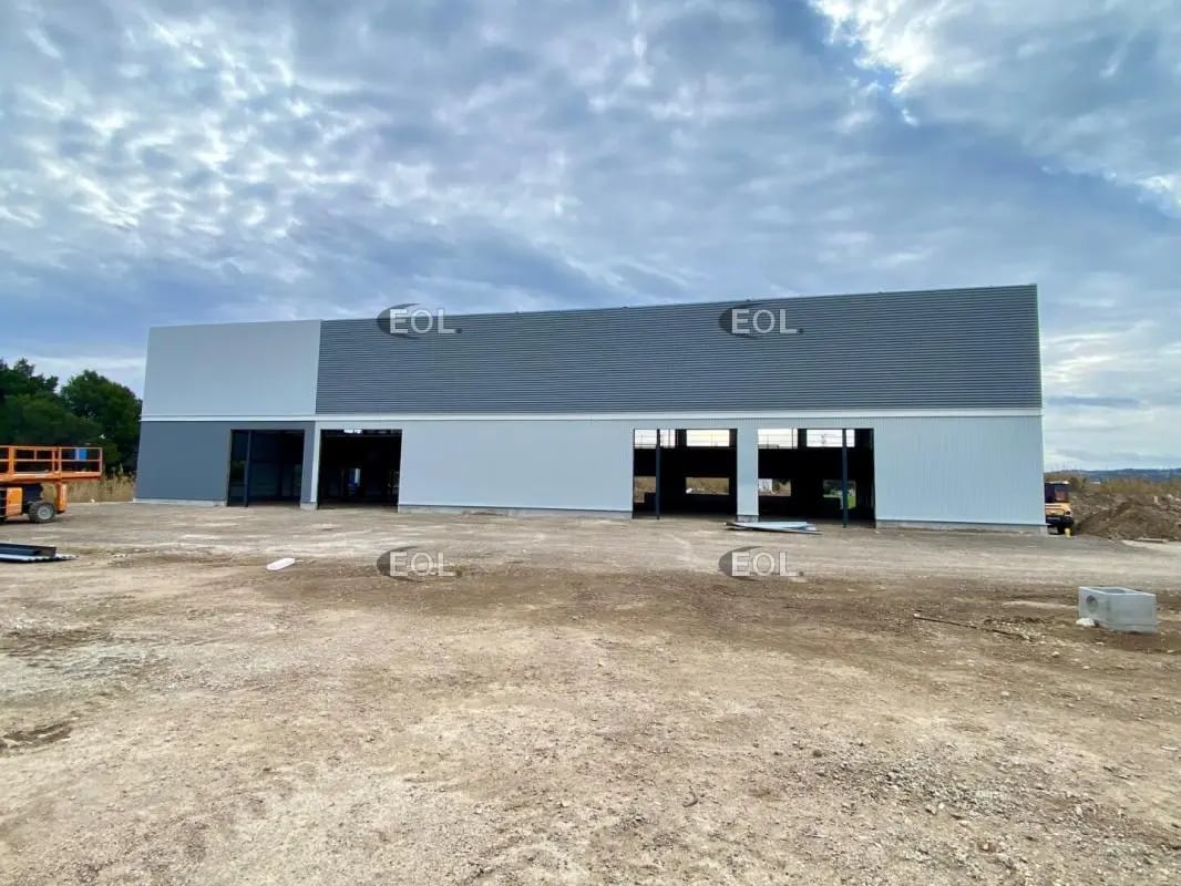 Local d'activités dans Marignane à vendre Photo de l’immeuble– Image 1 sur 2