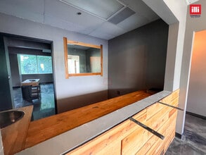 23502-23504 Lyons Ave, Newhall, CA à louer Photo intérieure– Image 2 sur 4