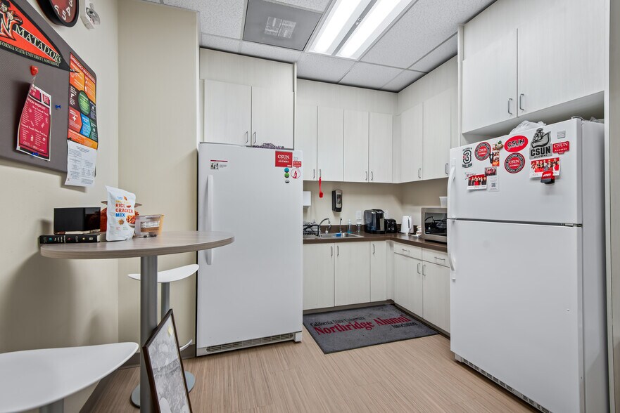 9324 Reseda Blvd, Northridge, CA à vendre - Photo de l’immeuble – Image 3 sur 21