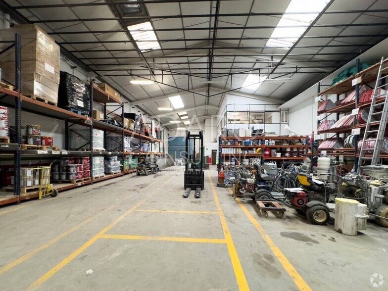 Industriel/Logistique dans San Fernando de Henares, Madrid à vendre - Photo de l’immeuble – Image 3 sur 15