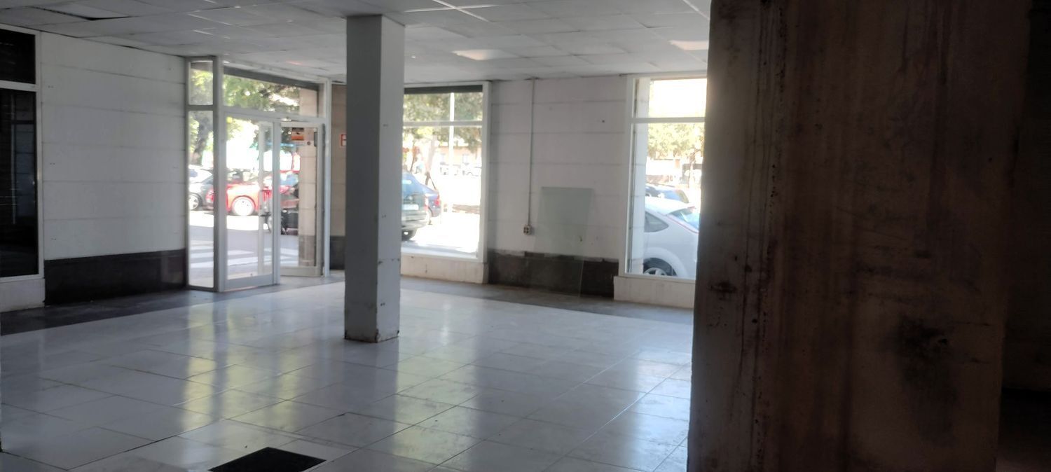 Local commercial dans Canovelles, Barcelona à louer Photo intérieure– Image 1 sur 2