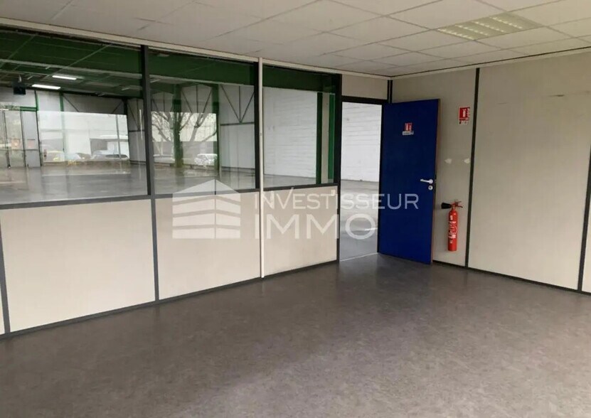 Bureau dans Saint-Thibault-des-Vignes à louer - Photo de l’immeuble – Image 3 sur 6