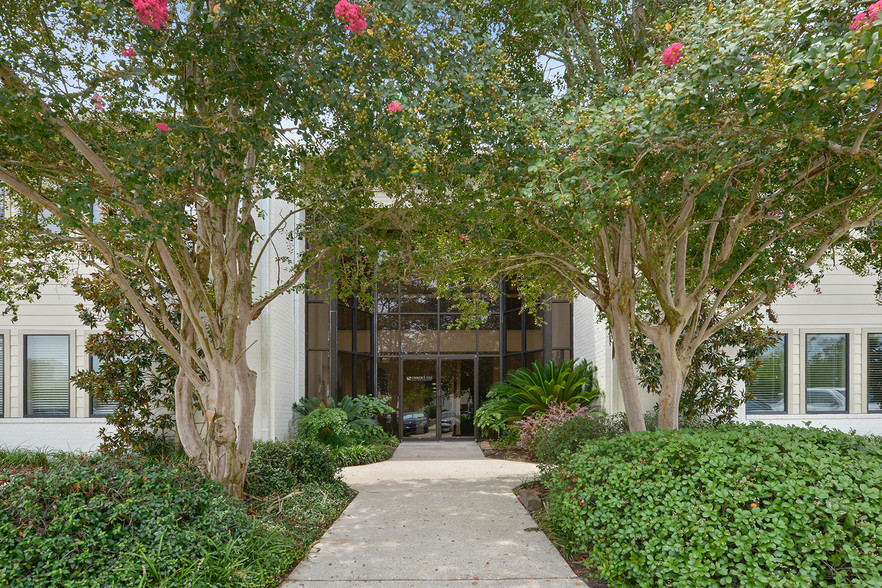 2051 Silverside Dr, Baton Rouge, LA à louer - Photo principale – Image 1 sur 8