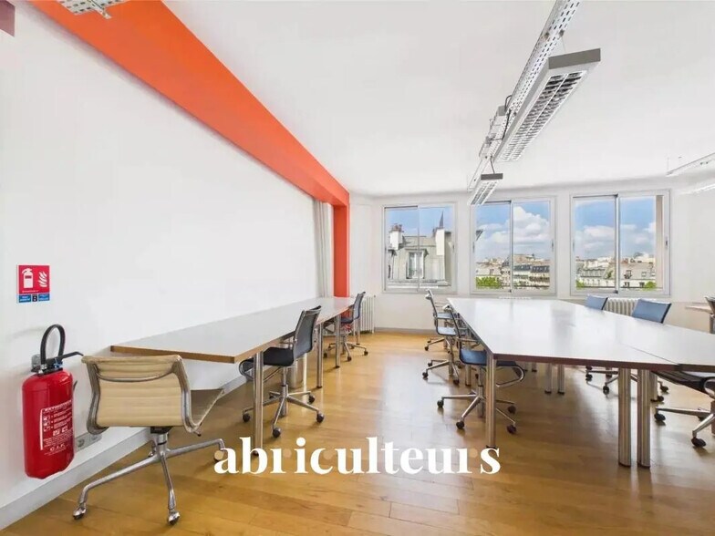15 Rue De Chabrol, Paris à vendre - Photo de l’immeuble – Image 3 sur 13