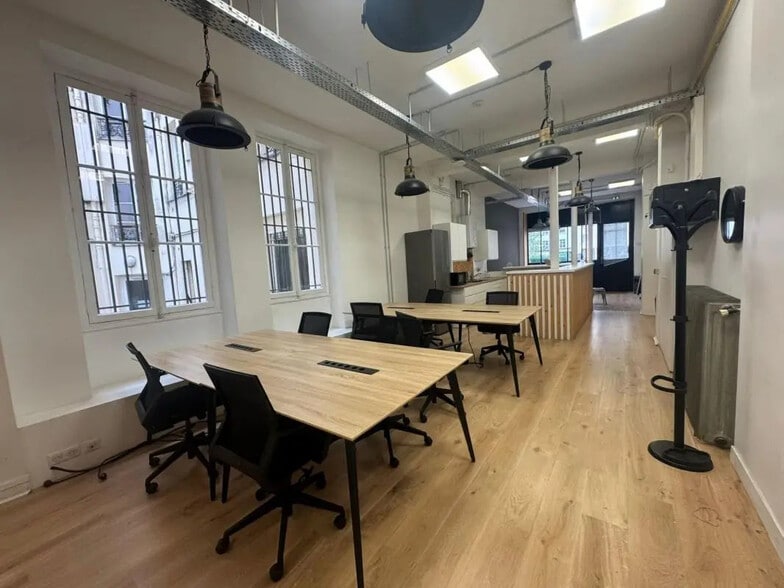 2 Rue Lacharrière, Paris à louer - Photo de l’immeuble – Image 2 sur 11