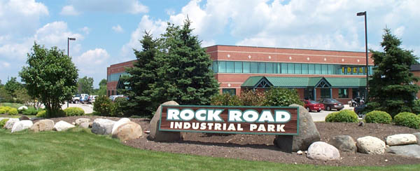 1061 E Main St, East Dundee, IL à louer - Photo de l’immeuble – Image 2 sur 15