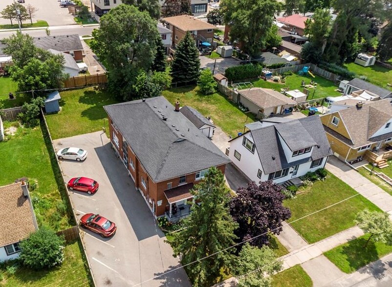 43 Sixth Av, Kitchener, ON à vendre - Aérien – Image 2 sur 2