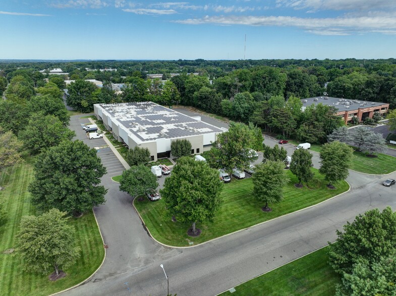 201 Commerce Dr, Moorestown, NJ à louer - Photo de l’immeuble – Image 2 sur 3