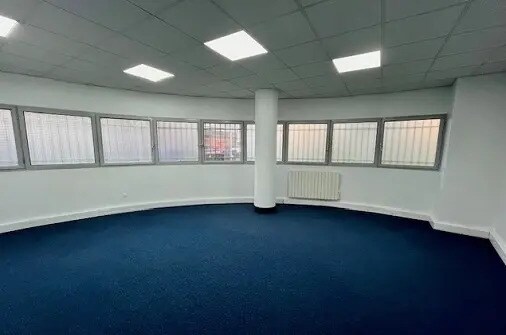 Bureau dans Saint-Ouen-sur-Seine à louer - Photo de l’immeuble – Image 2 sur 9