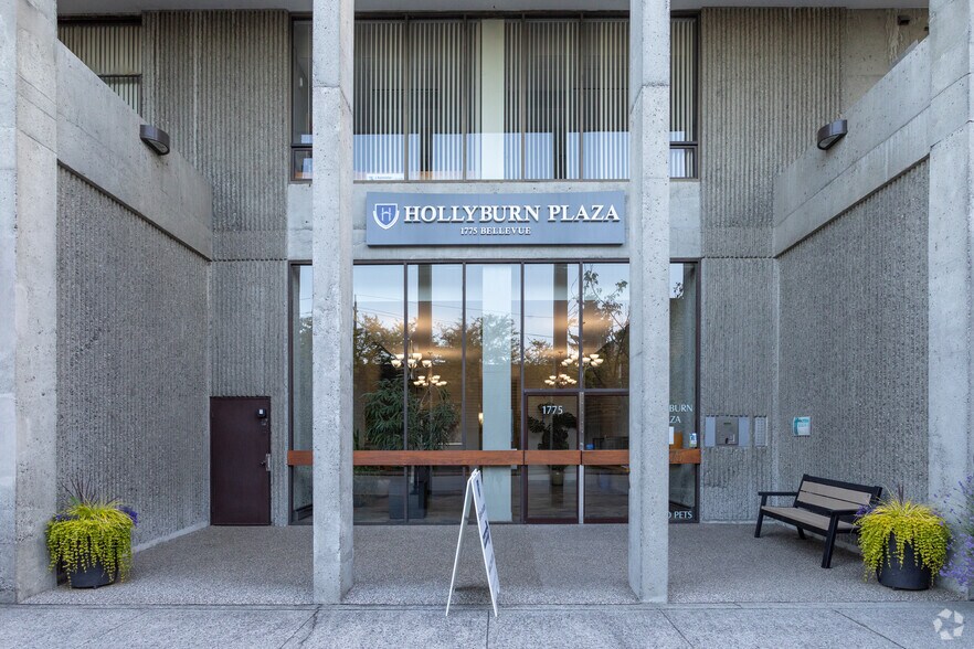 1775-1785 Bellevue Ave, West Vancouver, BC à louer - Photo de l’immeuble – Image 2 sur 9