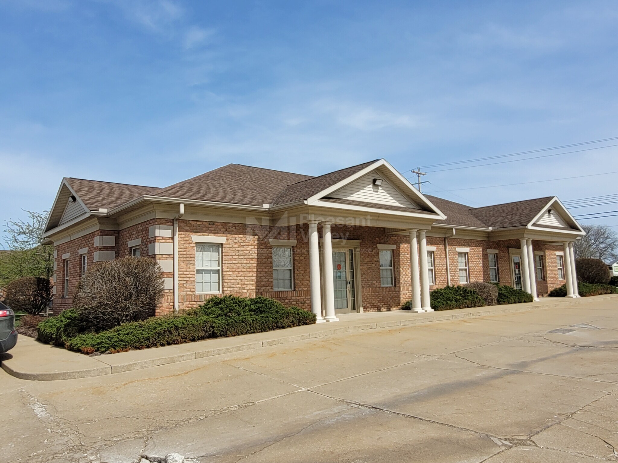 4016-4018 Massillon Rd, Uniontown, OH à vendre Photo principale– Image 1 sur 5