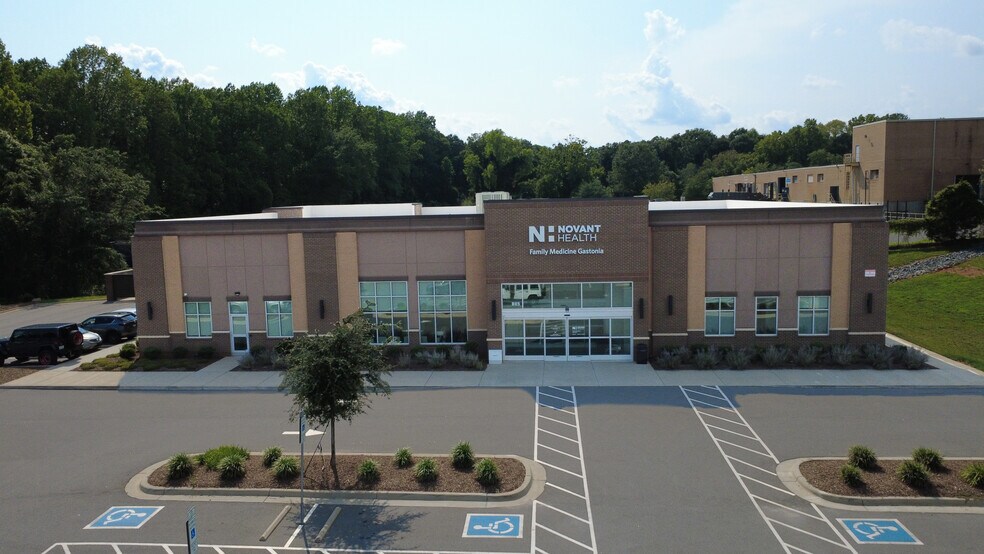 885 Summit Crossing Pl, Gastonia, NC à vendre - Photo principale – Image 1 sur 25