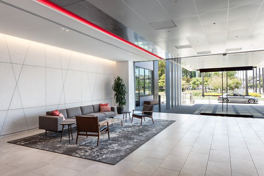 2600-2800 Colorado Ave, Santa Monica, CA à louer - Hall d’entrée – Image 3 sur 11