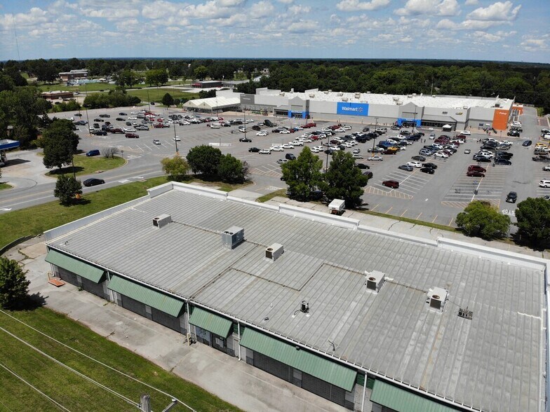 2405 W 7th St, Joplin, MO à louer - Photo de l’immeuble – Image 1 sur 8