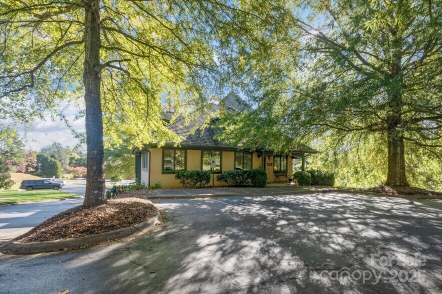 5 Park Pl W, Brevard, NC à vendre - Photo de l’immeuble – Image 2 sur 21