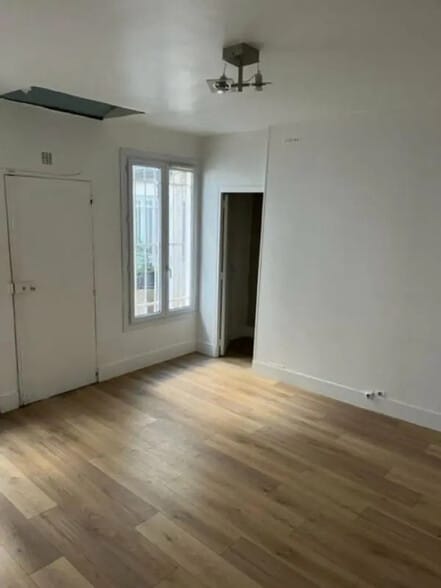 82 Rue Du Faubourg Saint-Martin, Paris à louer - Photo de l’immeuble – Image 3 sur 8