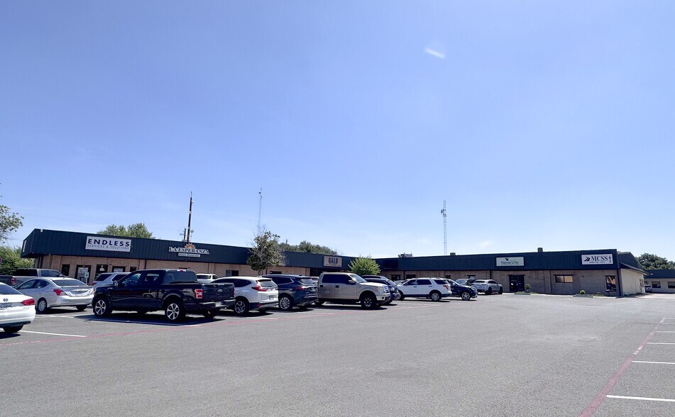 5700 Springfield ave, Laredo, TX à louer - Photo de l’immeuble – Image 1 sur 1