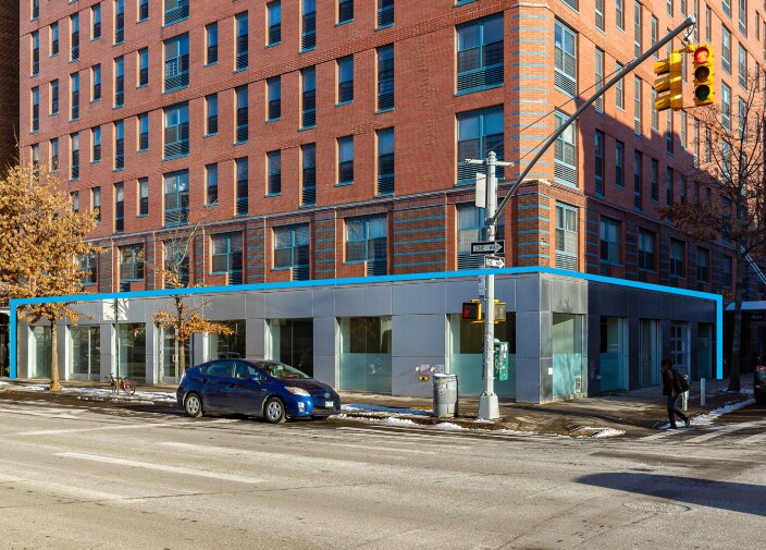 748 11th Ave, New York, NY à louer Photo de l’immeuble– Image 1 sur 2