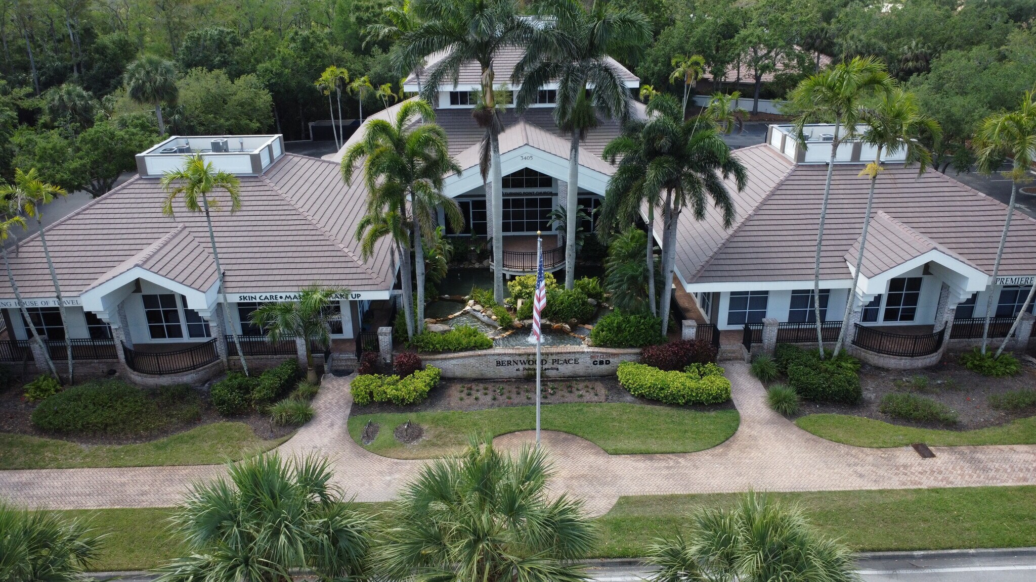 3409 Pelican Landing Pky, Bonita Springs, FL à louer Photo de l’immeuble– Image 1 sur 11