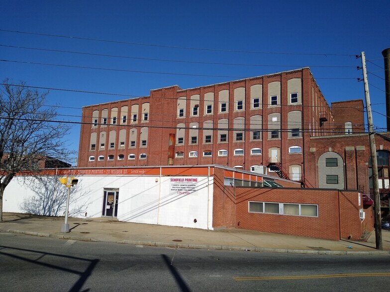 209 Weeden St, Pawtucket, RI à louer - Photo de l’immeuble – Image 2 sur 28
