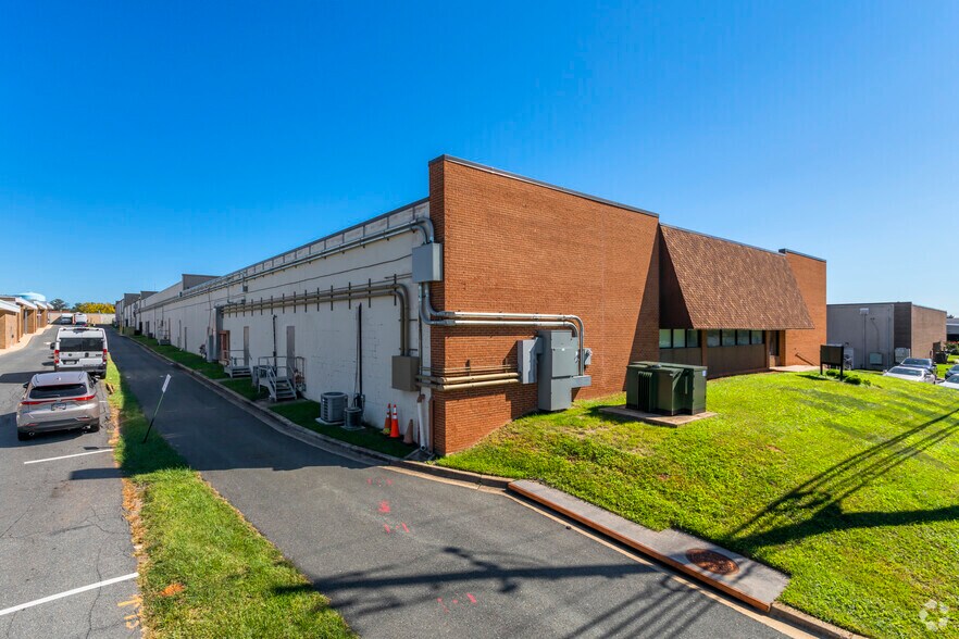 9113-9161 Industrial Ct, Gaithersburg, MD à vendre - Photo de l’immeuble – Image 3 sur 5