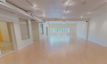 401 Center St, Healdsburg, CA à louer Photo intérieure– Image 1 sur 5