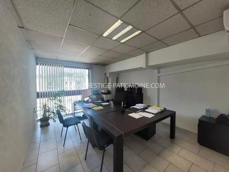 Bureau dans Mouans-Sartoux à louer - Photo de l’immeuble – Image 2 sur 4