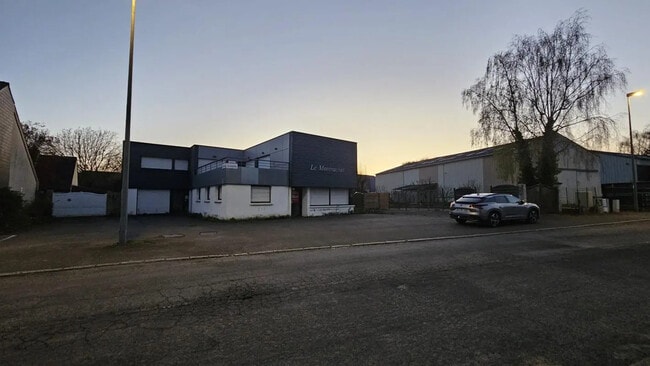 Plus de détails pour Local d’activités à vendre