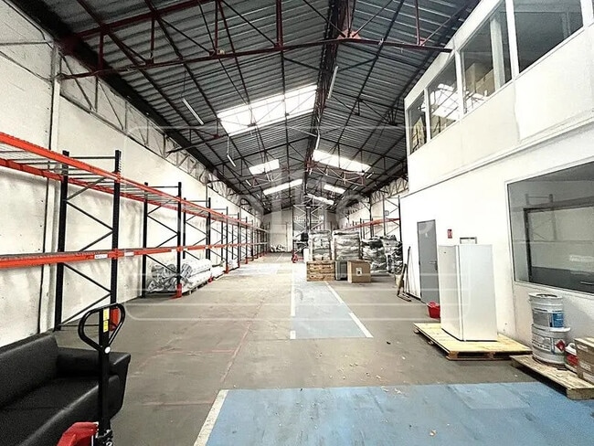 Plus de détails pour Bureau, Local d'activités à louer