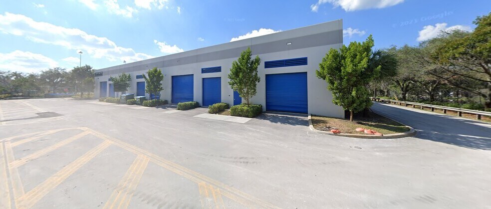 7451 Riviera Blvd, Miramar, FL à louer - Photo principale – Image 2 sur 3