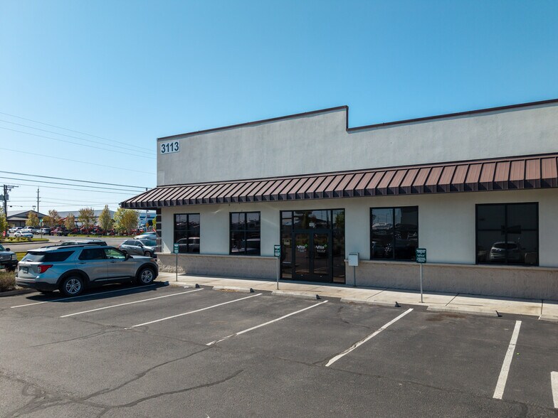 3113 S Highway 97, Redmond, OR à louer - Photo de l’immeuble – Image 3 sur 12