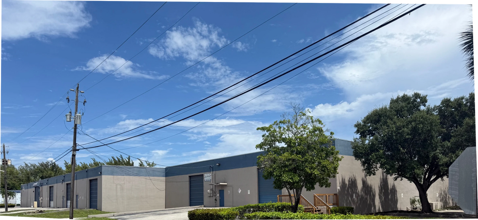 200-222 SW 33rd Ctr, Fort Lauderdale, FL à vendre - Photo de l’immeuble – Image 2 sur 2