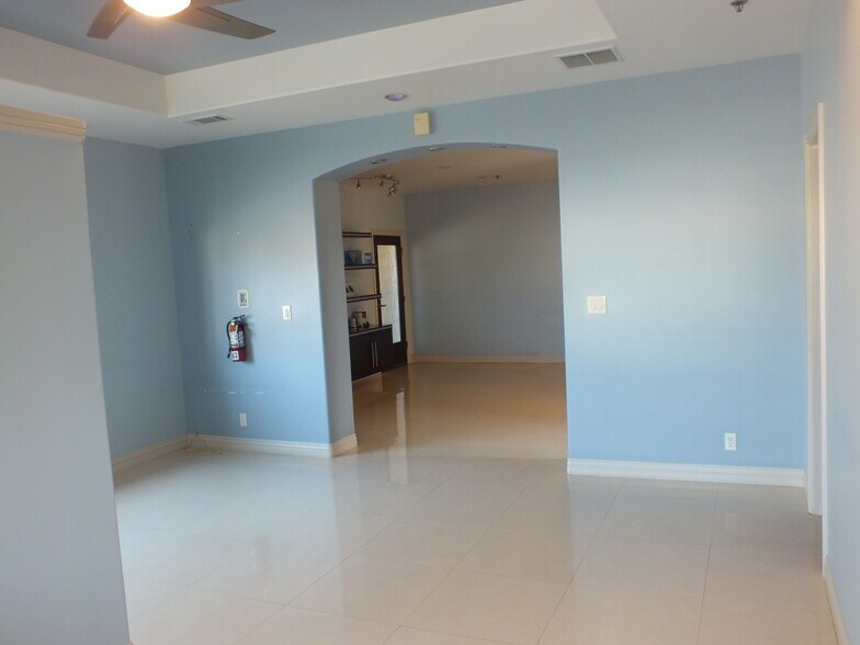 800 Torrance Blvd, Redondo Beach, CA à louer - Photo intérieure – Image 2 sur 13